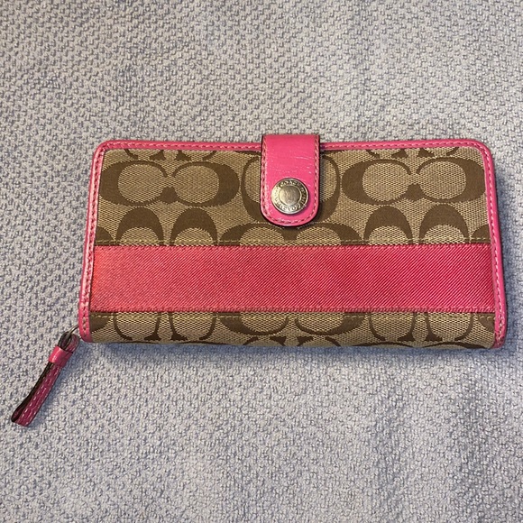 Coach Handbags - Coach Zip Around Wallet 🌺💕